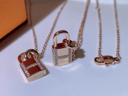 [Super Jewellery]HM ADVANCED NICHE LOCK HEAD NECKLACE DIAMONDS