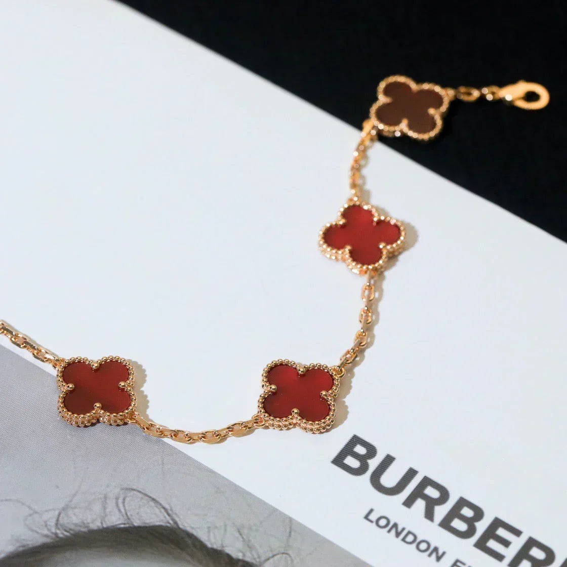 [Super CiCi ] KOLLEKTION: CLOVER ARMBAND MIT 5 MOTIVEN, ROTER KARNEOL
