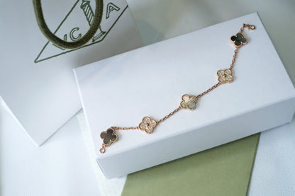 [Super Jewellery] CLOVER 5 MOTIF GRAY MOP BRACELET COLLECTION