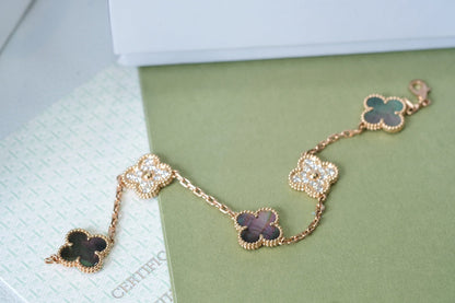[Super Jewellery] CLOVER 5 MOTIF GRAY MOP BRACELET COLLECTION