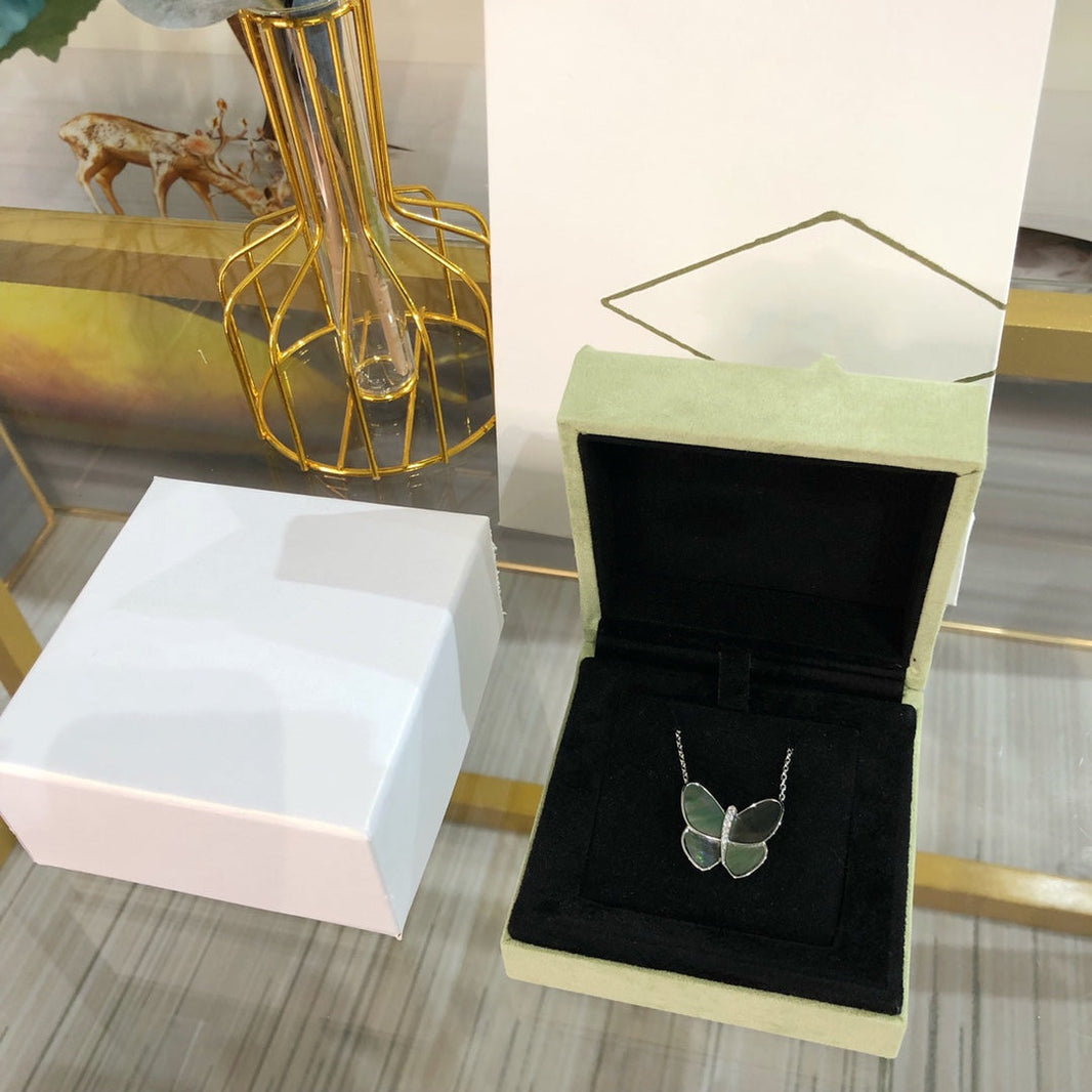 [Super Jewellery]LARGE BUTTERFLY SILVER PENDANT DIAMOND NECKLACE