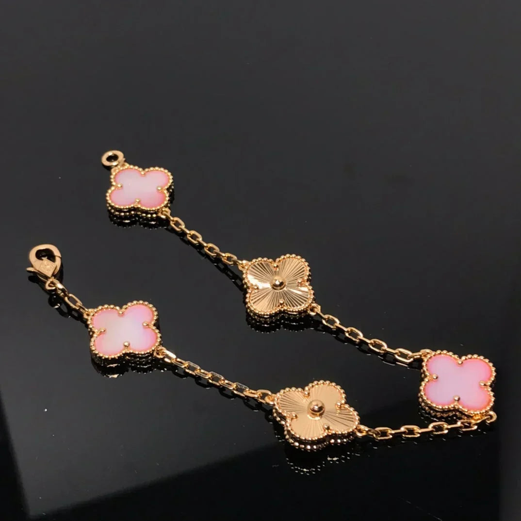 [Super CiCi ] KOLLEKTION: ARMBAND MIT 5 KLEEBLATT-MOTIVEN AUS PINKEM PERLMUTT