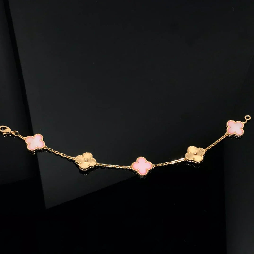 [Super CiCi ] KOLLEKTION: ARMBAND MIT 5 KLEEBLATT-MOTIVEN AUS PINKEM PERLMUTT