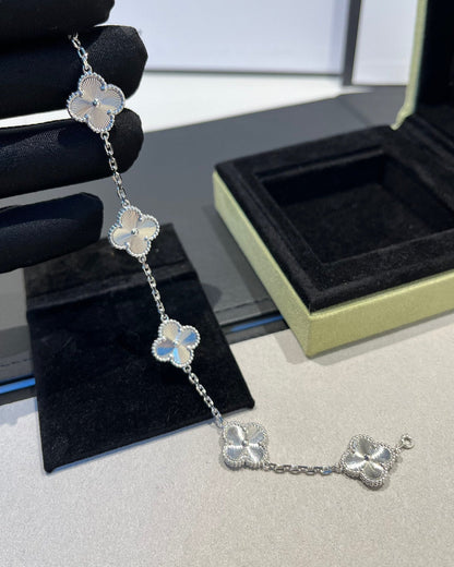 [Super Jewellery] CLOVER 5 MOTIF LASER BRACELET COLLECTION