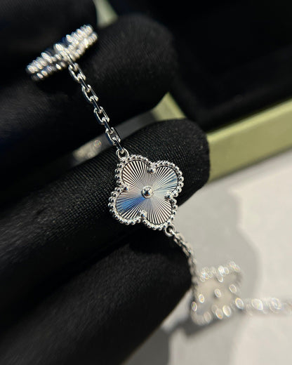 [Super Jewellery] CLOVER 5 MOTIF LASER BRACELET COLLECTION