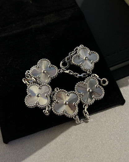 [Super Jewellery] CLOVER 5 MOTIF LASER BRACELET COLLECTION