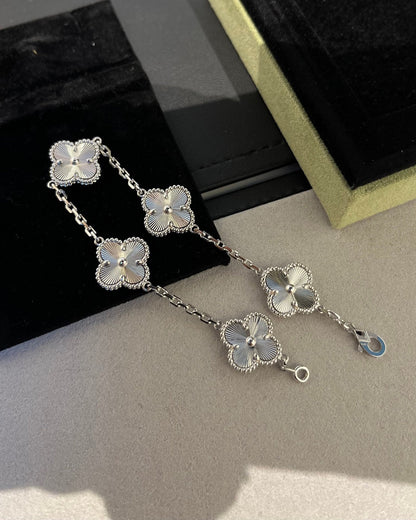 [Super Jewellery] CLOVER 5 MOTIF LASER BRACELET COLLECTION