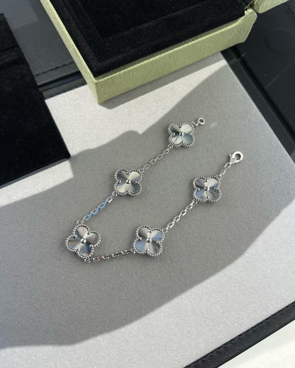 [Super Jewellery] CLOVER 5 MOTIF LASER BRACELET COLLECTION